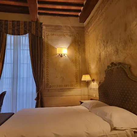 Logge Dei Mercanti Hotel 3*